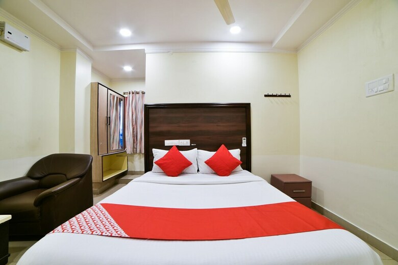 Hotel Oyo 24288 Surya Teja Residency