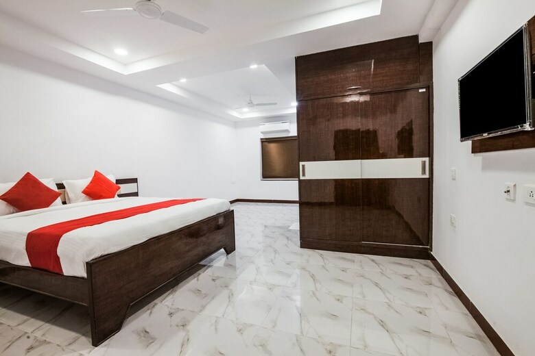 Oyo 27720 V Hotel Gachibowli