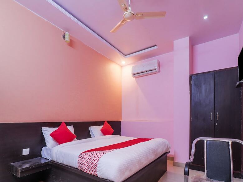 Oyo 24615 Hotel Shivam Palace