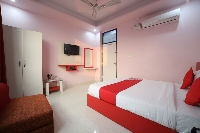 Oyo 24220 Hotel Bohra International