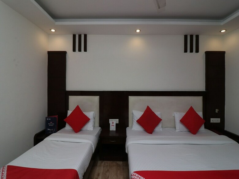 Oyo 27823 Hotel Sahib