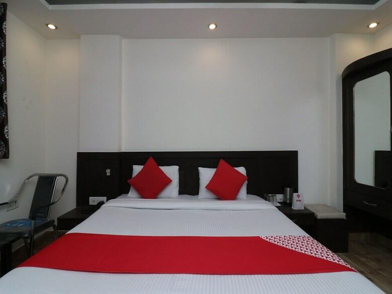 Oyo 27823 Hotel Sahib