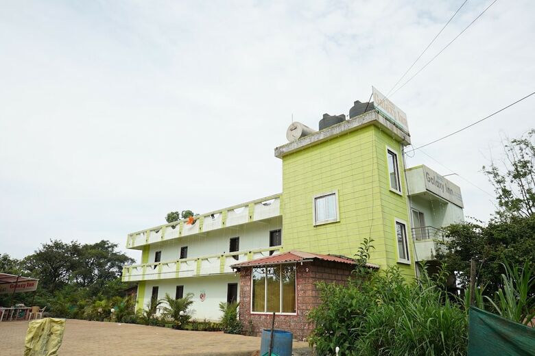 Hotel Oyo 18730 Galaxy Inn