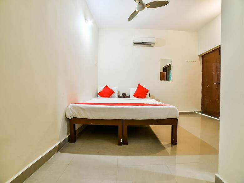 Hotel Oyo 26605 Bharat Guest House