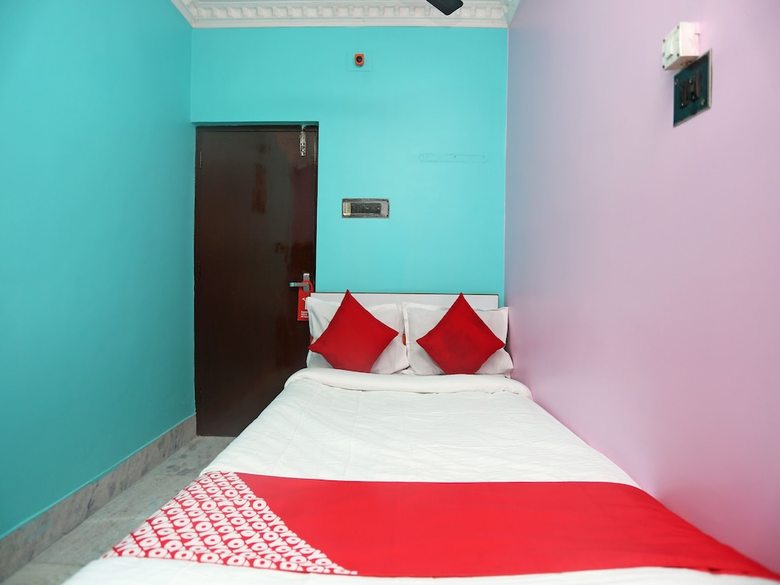 Oyo 22232 Hotel Continental & Lodge