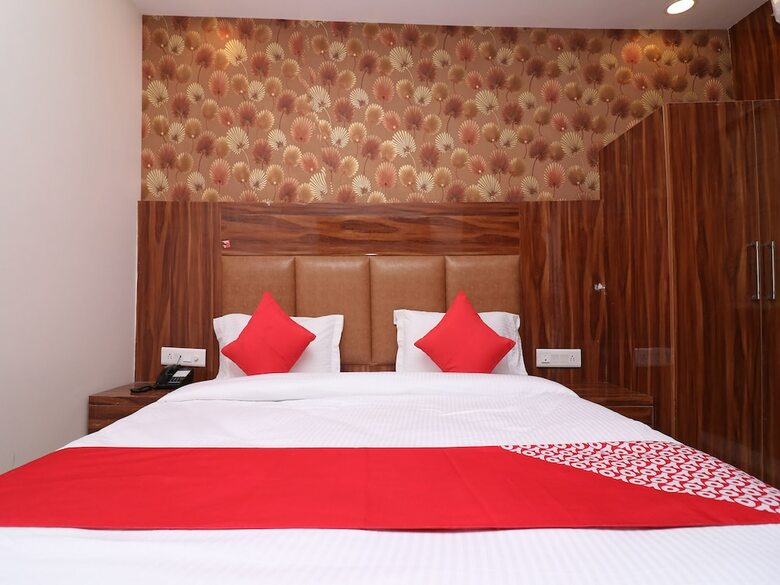 Oyo 27009 Hotel Olivia Inn