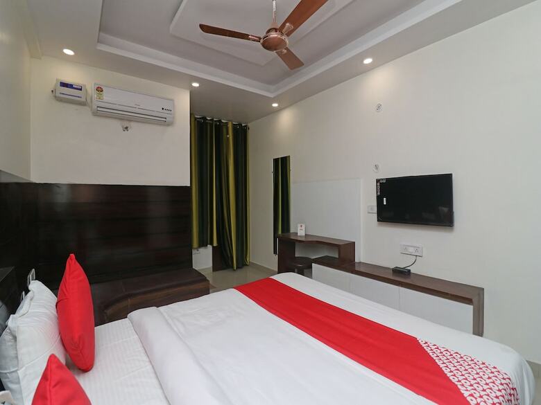 Oyo 26170 Hotel Manzana
