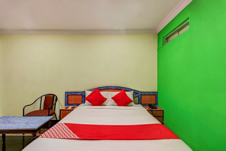 Hotel Oyo 26562 Dazzle Lodge