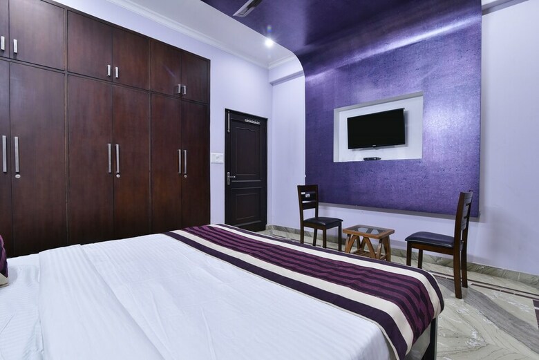 Hotel Oyo 23628 Greno House