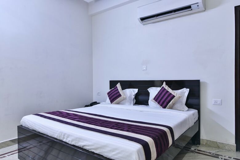 Hotel Oyo 23628 Greno House