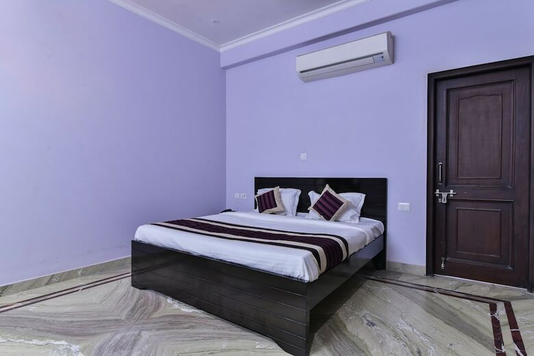 Hotel Oyo 23628 Greno House