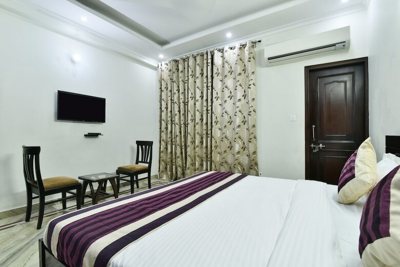 Hotel Oyo 23628 Greno House