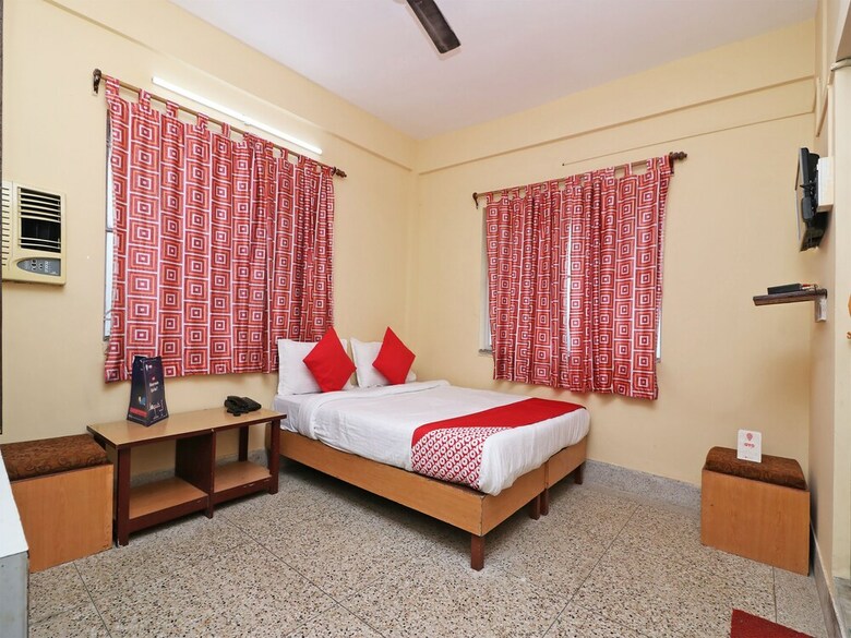Hotel Oyo 14232 Behala Guest House