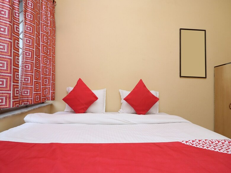 Hotel Oyo 14232 Behala Guest House
