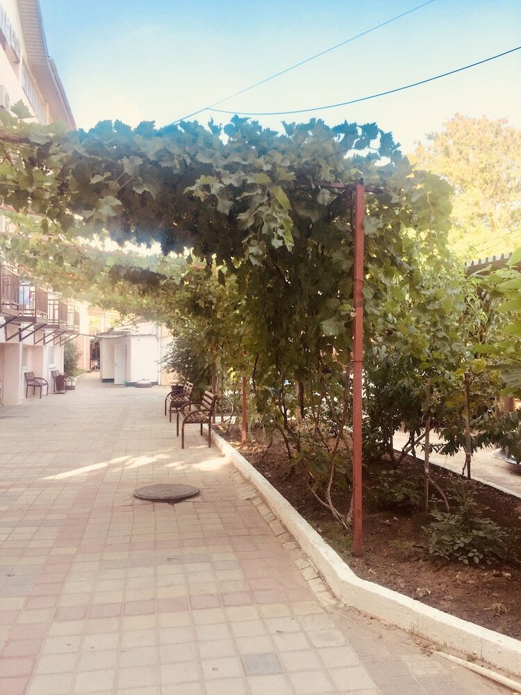 Hotel Rodnichok Guesthouse