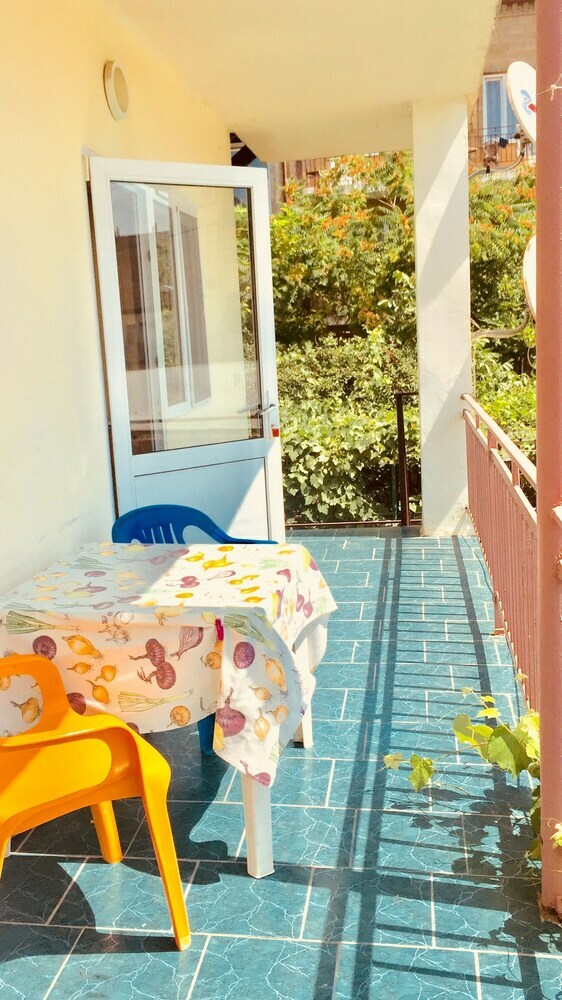 Hotel Rodnichok Guesthouse