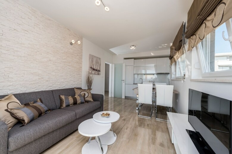 Apartments With Pool Villa Zora