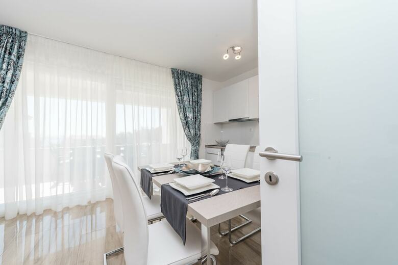 Apartments With Pool Villa Zora