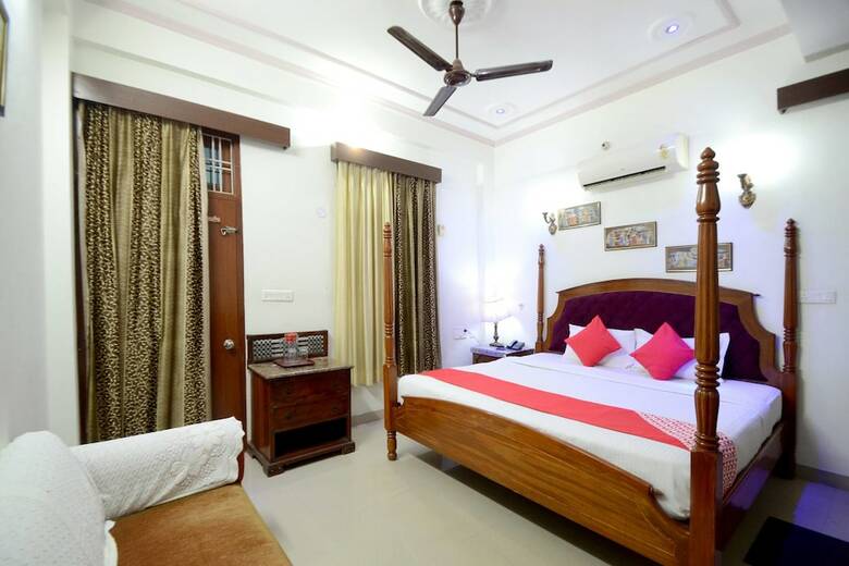 Oyo 19035 Hotel Satkar