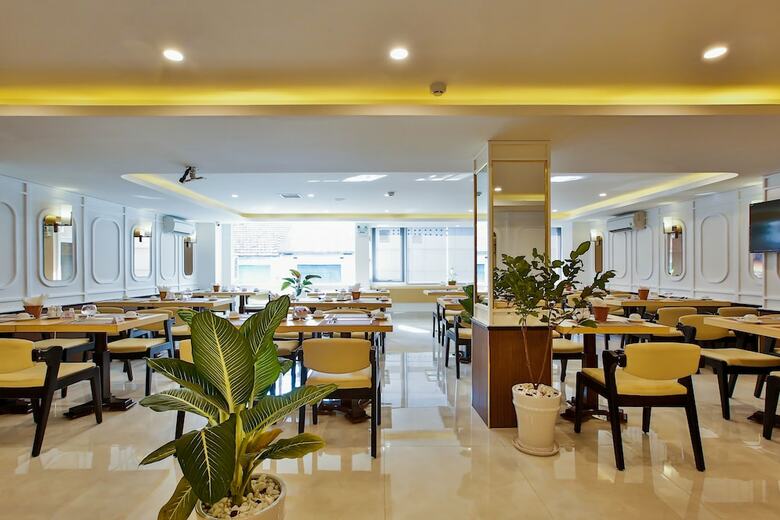Aluna Hotel