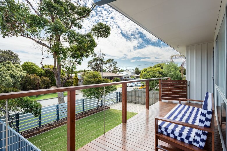Upstairs Cottage On Beachurst