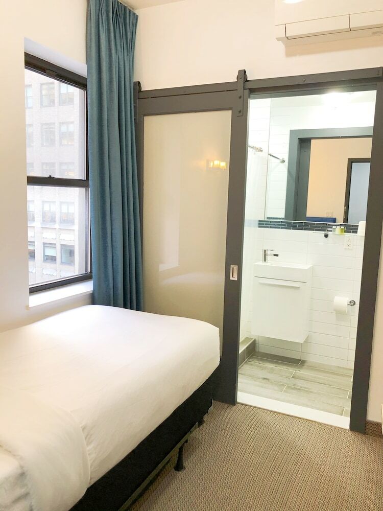 Hotel 837