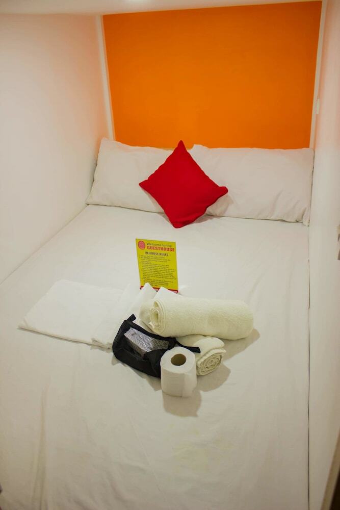 Luxs Capsule Hotel - Hostel - Adults Only