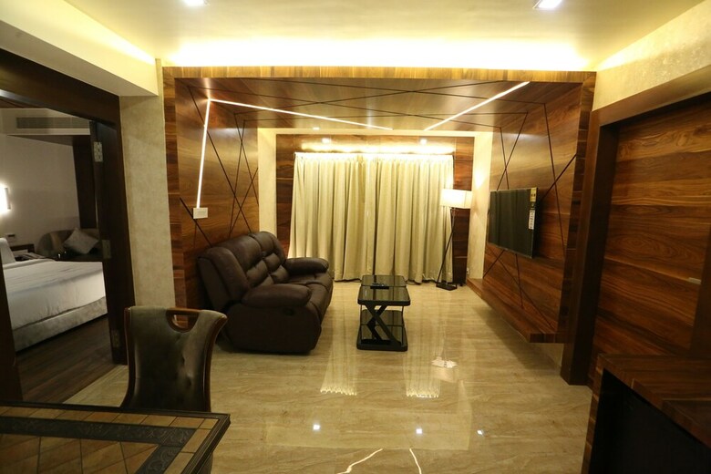 Hotel Sps Grand Inn