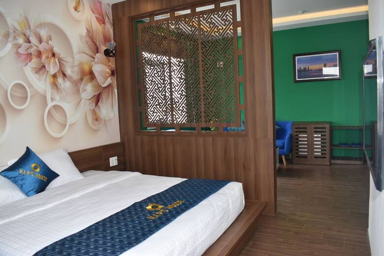 Hotel V.i.p's House  2
