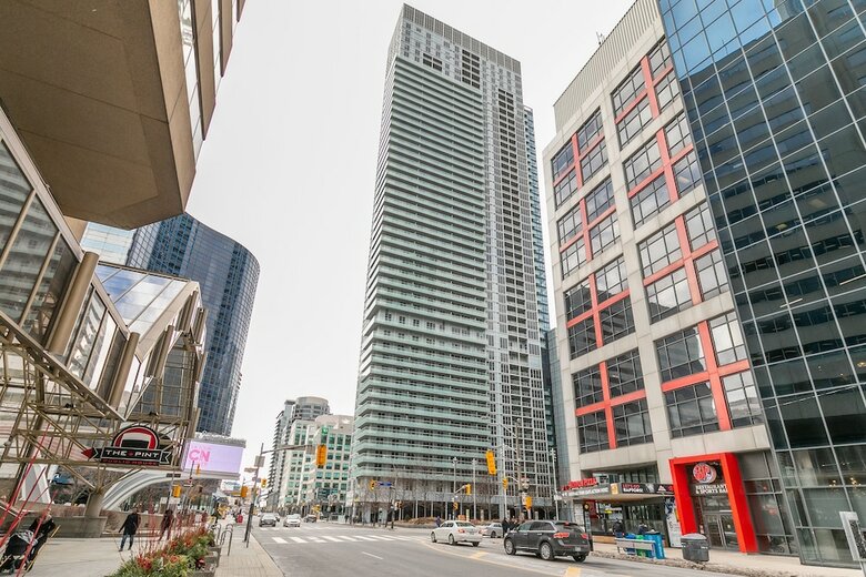 Simply Comfort. Modern Downtown Apartment
