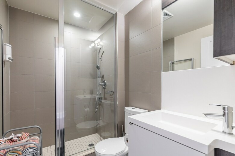 Simply Comfort. Modern Downtown Apartment
