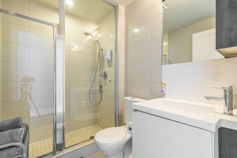 Simply Comfort. Modern Downtown Apartment