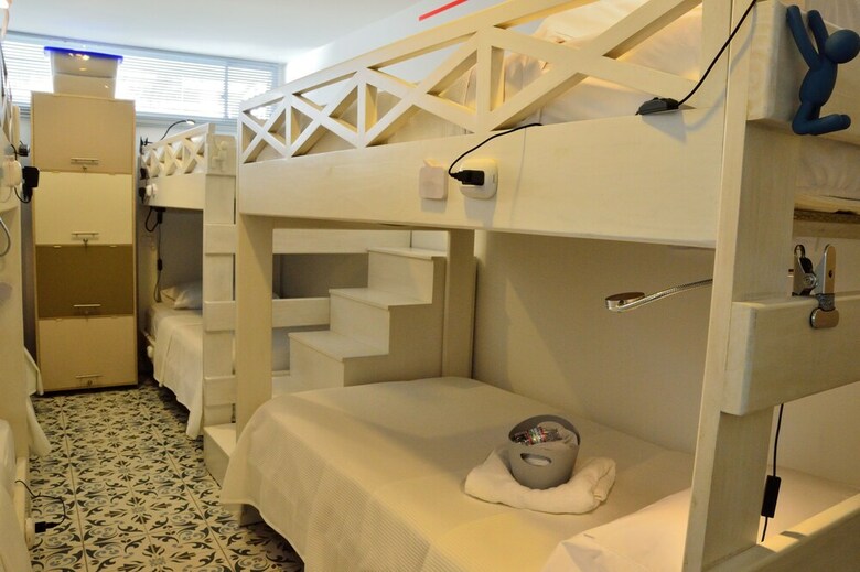 Hostal Mad Nomad Hostel