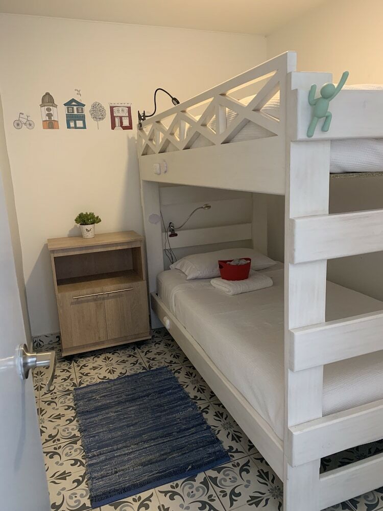 Hostal Mad Nomad Hostel