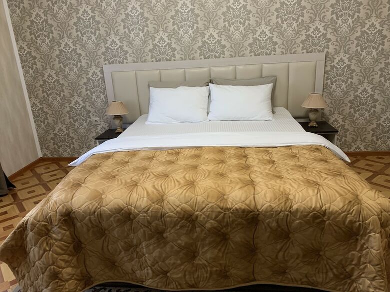Hotel Mir