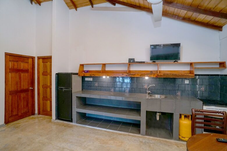 Oyo 460 Nu-vin Beach Hotel