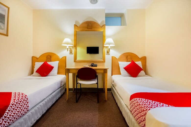 Oyo 227 Palladium Suites Hotel