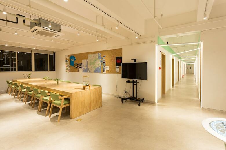 Hostal Phoenix Egg Youth Hostel