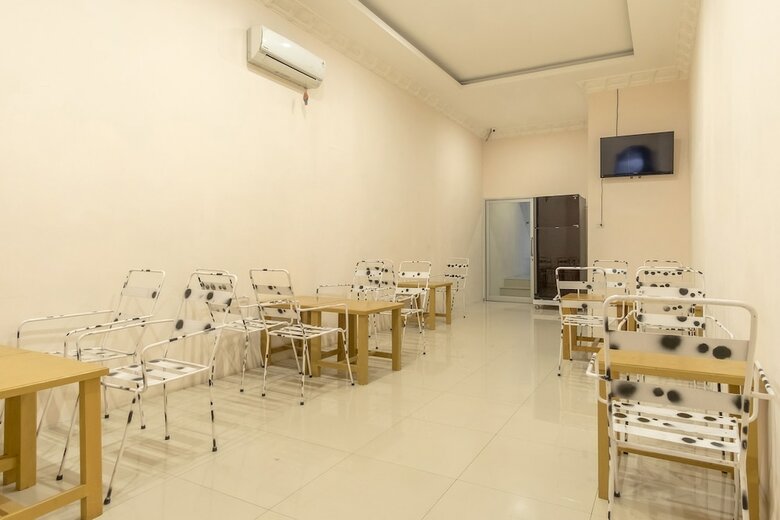 Hostal Oyo 355 Fella Homestay