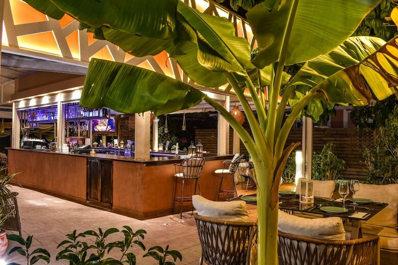 Hotel Aeolos Boutique Resort And Suites