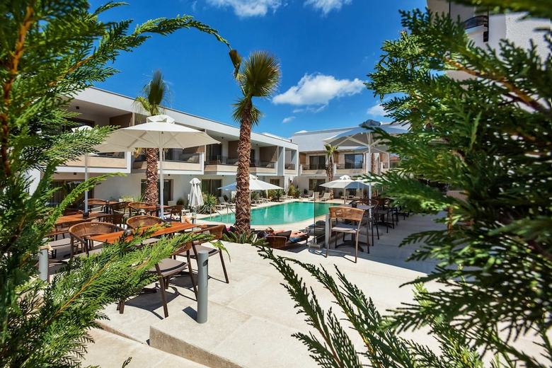 Hotel Pefki Deluxe Residences