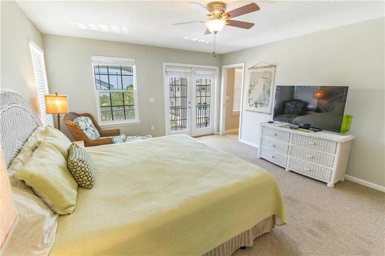 Averys Ocean Breeze - Six Bedroom Home