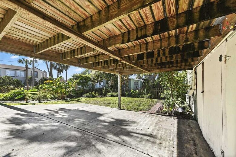 Coconut Cottage - Two Bedroom Home