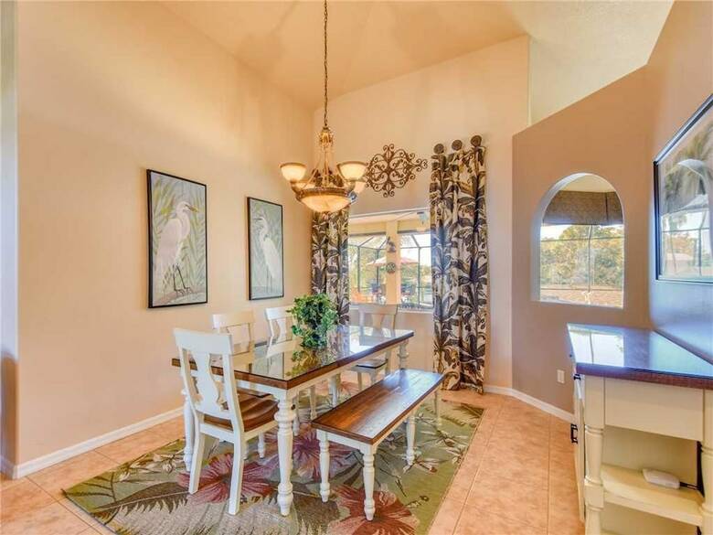 Splashing Dolphins - Three Bedroom Home
