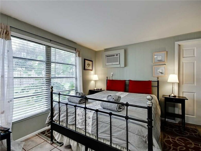 Venice Harbor 606 - Two Bedroom Home