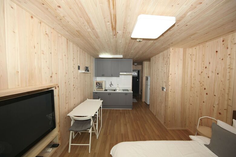Seongmodo Park Jeong A Pension