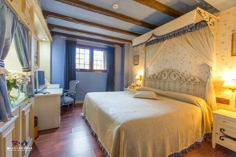 Mas�a De Lacy Hotel