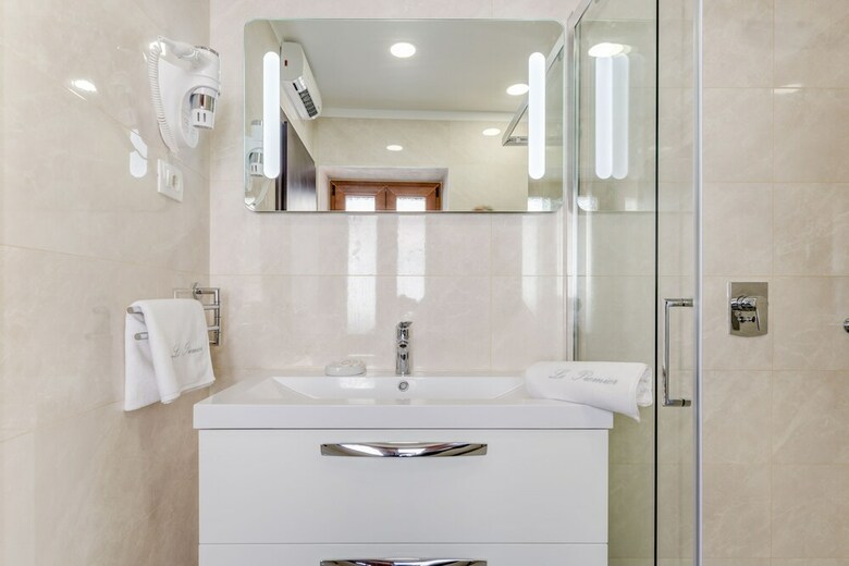 Hotel Le Premier Rooms