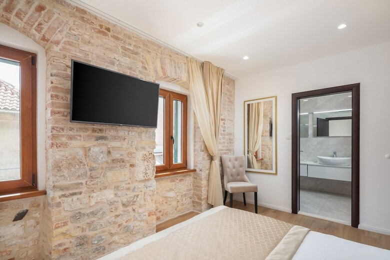 Hotel Le Premier Rooms