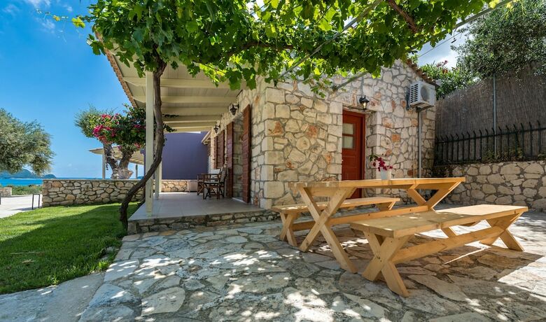 Hotel Evylio Houses